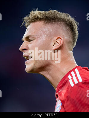 Munich, Allemagne. 06 Oct, 2018. 6 octobre 2018 : Muenchen, Allianz Arena Football Bundesliga : 1er, 7e journée : le Bayern Munich - Borussia Mönchengladbach : Muenchens Joshua Kimmich. DFL RÈGLEMENT INTERDIT TOUTE UTILISATION DE PHOTOGRAPHIE COMME DES SÉQUENCES D'IMAGES ET/OU QUASI VIDÉO. (Remarque : L'UTILISATION DE FONDS PHOTO UNIQUEMENT APRÈS RETOUR LANGUE) Crédit : Thomas Eisenhuth | utilisée dans le monde entier/dpa/Alamy Live News Banque D'Images