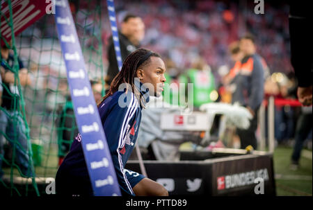 Munich, Allemagne. 06 Oct, 2018. 6 octobre 2018 : Muenchen, Allianz Arena Football Bundesliga : 1er, 7e journée : le Bayern Munich - Borussia Mönchengladbach : Muenchens Renato Sanches. DFL RÈGLEMENT INTERDIT TOUTE UTILISATION DE PHOTOGRAPHIE COMME DES SÉQUENCES D'IMAGES ET/OU QUASI VIDÉO. (Remarque : L'UTILISATION DE FONDS PHOTO UNIQUEMENT APRÈS RETOUR LANGUE) Crédit : Thomas Eisenhuth | utilisée dans le monde entier/dpa/Alamy Live News Banque D'Images