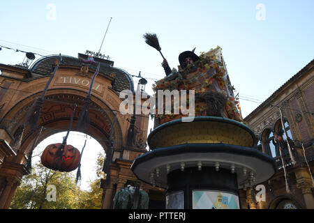 Copenhague/Danemark 11 octobre..2018..Ouverture officielle de la saison d'Halloween dans le jardin Tivoli à partir du 12 octobre 2018-4 novembre 2018 capitale danoise Copenhague au Danemark. (Photo. .Francis Joseph Doyen / Deanpictures. Crédit : François-Joseph Doyen / Deanpictures/Alamy Live News Banque D'Images