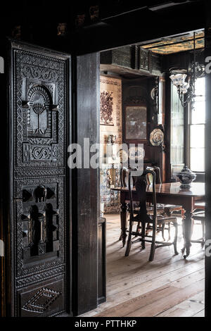 Panneaux en chêne sculpté porte châssis pour salle à manger à Hauteville House Banque D'Images