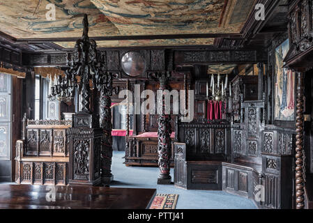 Galerie en chêne sculpté avec tapstery plafonds et testeur chambres aux étages supérieurs de Hauteville House Banque D'Images