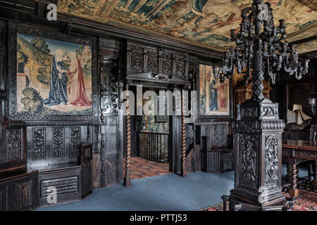 Candélabre en chêne sculpté avec tapstery plafonds des étages supérieurs d'Hauteville House Banque D'Images