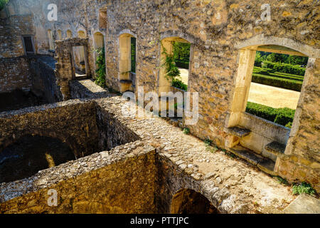 Château de murs pour le 12e siècle Couvent de Tomar construit par les Templiers -Tomar, Portugal Banque D'Images