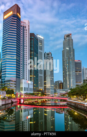 Financial District skyline at Dusk, Singapour Banque D'Images