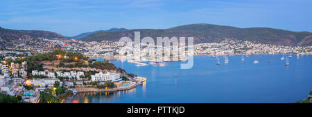 Belle vue panoramique de Bodrum après le coucher du soleil - Turquie Banque D'Images