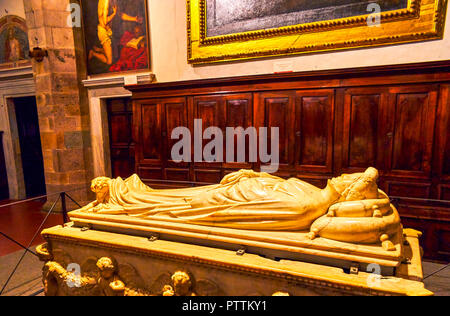 LUCCA, ITALIE - 30 avril 2013 : La pierre tombale de marbre et monument de Ilaria del Carretto, faite par le sculpteur Jacopo della Quercia, situé à Lucca Cathe Banque D'Images