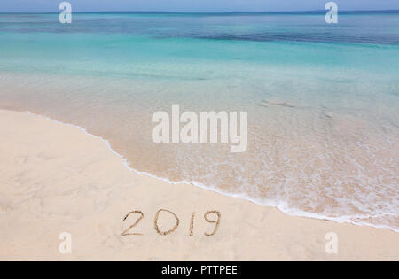 Bonne année 2019 sur la plage de création Banque D'Images