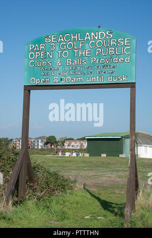 Panneau à l'entrée de The Queens Hotel Hayling Island golf course dans le Hampshire, au Royaume-Uni Banque D'Images