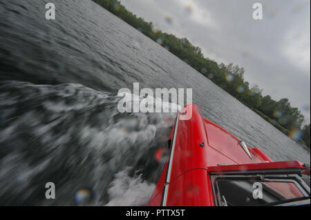 Amphicar - 1960 voiture amphibie britannique sur la terre et l'eau Banque D'Images