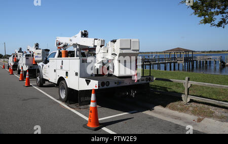 Wrightsville Beach, NC - 1 octobre 2018 : semaines après l'ouragan Florence, les équipes d'utilité sont encore à l'œuvre de rétablir le courant pour les Carolines et f Banque D'Images