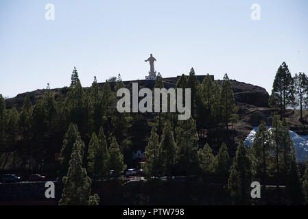 Artenara, Gran Canaria- 25 Décembre, 2017. Mirador del Cristo, Caldera de Tejeda, sur le sommet des montagnes La Cilla. La sculpture au Rédempteur Banque D'Images