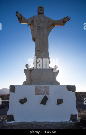 Artenara, Gran Canaria- 25 Décembre, 2017. Mirador del Cristo, Caldera de Tejeda, sur le sommet des montagnes La Cilla. La sculpture au Rédempteur Banque D'Images