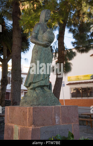 Artenara, Gran Canaria, Espagne- 25 Décembre, 2017. Statue de femme en Artenara village , Gran Canaria, Espagne Banque D'Images