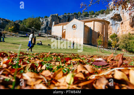 Au début de l'automne. Ermitage de San Bartolome. Lobos river canyon, Parc Naturel. Ucero, Soria, Castilla y Leon. L'Espagne, l'Europe Banque D'Images