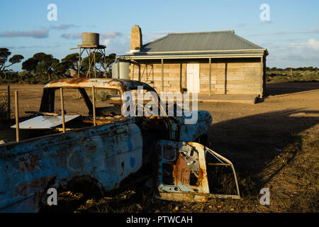 Les tondeurs de vieux quartiers à Koonalda Homestead, ancienne route d'Eyre Parc National de Nullarbor, Australie du Sud Banque D'Images