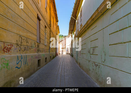 BRASOV, Roumanie - 19 juin 2018 : belle rue de Brasov, Roumanie. Banque D'Images