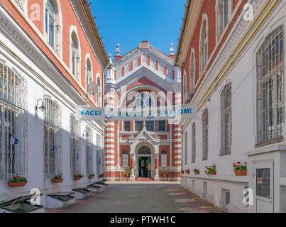 La Synagogue Beth Israel à Brasov sur une journée ensoleillée à Brasov, Roumanie. Banque D'Images