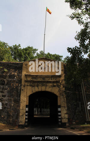 La porte d'entrée de Fort Frederick à Trincomalee. Prises au Sri Lanka, août 2018. Banque D'Images