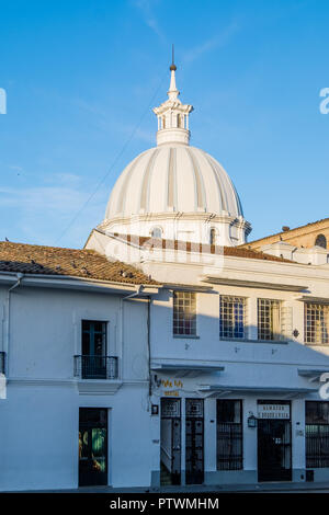 Dôme de la catedral NUESTRA SEÑORA DE LA ASUNCIÓN - Bogota - Colombie au lever du soleil Banque D'Images