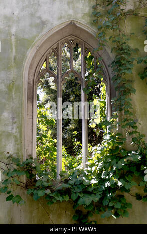 Une fenêtre à St Dunstan dans l'Est de St Dunstan's Hill, Londres. L'église a été détruite par les Nazis pendant la Seconde Guerre mondiale, Blitz. Banque D'Images