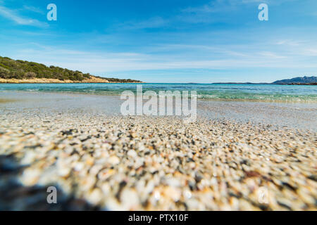 L'eau turquoise à Cala Andreani dans l'île de Caprera, Sardaigne Banque D'Images