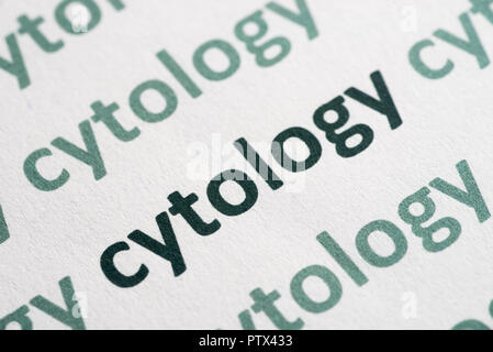 La cytologie de mots imprimés sur papier blanc macro Banque D'Images
