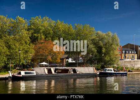 Maidstone, Kent, Royaume-Uni, du centre-ville, l'ancien bateau flottant café à 15-04 amarré sur rivière Medway Banque D'Images