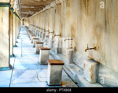 L'espace d'ablution d'une mosquée, d'installations d'offrir aux musulmans de l'espace dans une mosquée pour le processus de nettoyage avant la prière. Banque D'Images