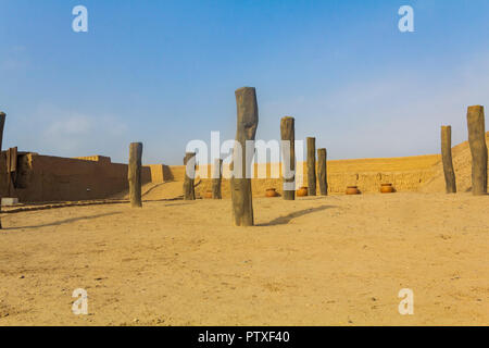 Huaca Pucllana, est un près de 2000 ans, de la céramique et de la pyramide d'adobe a Lima la culture, photographié à Miraflores, Lima, Pérou à l'été. Banque D'Images