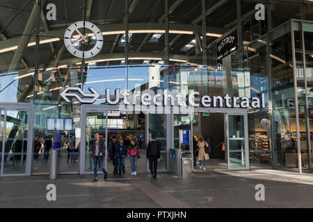 Utrecht, Pays-Bas - le 27 septembre 2018 : Entrée de nouveau la gare centrale d'Utrecht Banque D'Images