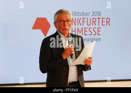 Francfort, Allemagne. 10 Oct, 2018. Allemand de droite, ancien homme politique, économiste et auteur Thilo Sarrazin parle à la foire du livre. La 70e Foire du livre de Francfort 2018 est le plus grand salon du livre avec plus de 7 000 exposants et plus de 250 000 visiteurs attendus. Il est ouvert du 10 au 14 octobre avec les deux derniers jours d'être ouvert au grand public. Crédit : Michael Debets/Pacific Press/Alamy Live News Banque D'Images