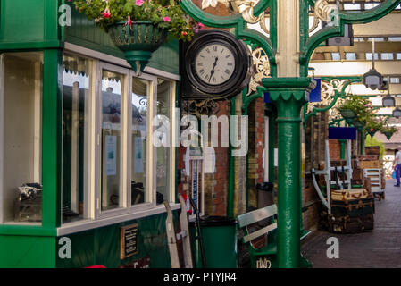 Sheringham, Norfolk, Angleterre - 12 août 2009 : signal fort à Sheringham avec station de train était de plate-forme. Banque D'Images