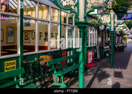 Sheringham, Norfolk, Angleterre - 12 août 2009 : signal fort à Sheringham avec station de train était de plate-forme. Banque D'Images