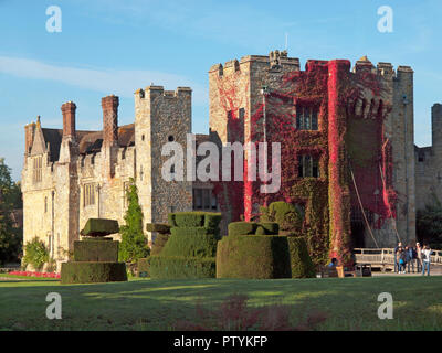 Le château de Hever dans le Kent sur une journée ensoleillée d'automne Banque D'Images