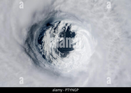 L'ouragan Michael frpm l'espace. Éléments de cette image sont meublées par la NASA Banque D'Images