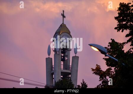 Cathédrale Orthodoxe de la résurrection du Christ au coucher du soleil Tirana Albanie Banque D'Images