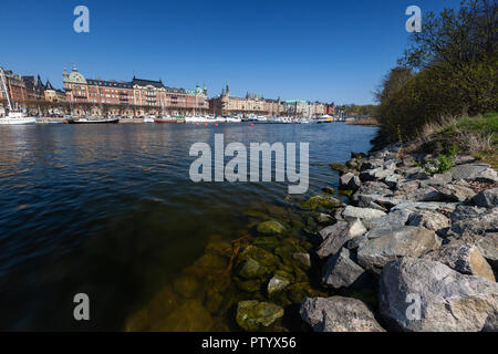 Vue sur le boulevard de Djurgarden isalnd Strandvagen. Cityscape of Stockholm, Sweden Banque D'Images