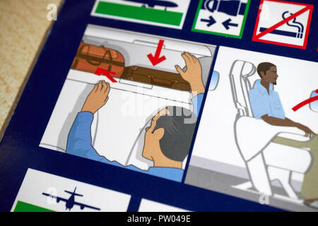 Compartiment au et bagagerie informations sécurité à bord vol British Airways, informations de carte de sécurité Banque D'Images
