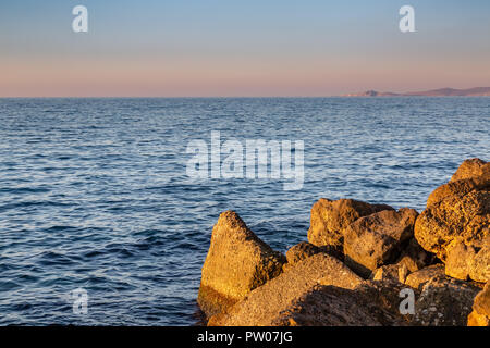 La vue sur la mer depuis le port au coucher du soleil, Iraklio, Crète, Grèce Banque D'Images