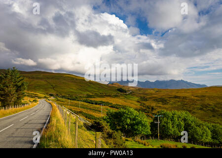 À vide, sur l'île de Skye menant vers les montagnes Cuillin noires dans la distance, de l'Écosse Banque D'Images