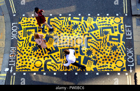 'City Jam' (Eley Kishimoto) 2018 cossing piétonne par la barbacane, partie de la culture "mille passages colorés' art project, Londres, Royaume-Uni. Banque D'Images