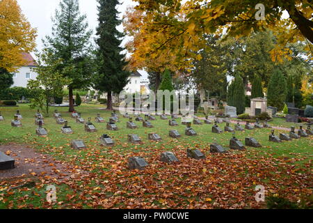 La pierre tombale du soldat soviétique pour dans un cimetière de guerre allemand (Kriegsgräberstätte - Ehrenfriedhof) de la WW1 Cemetery à Merzig, Allemagne Banque D'Images