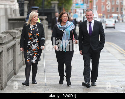 (De gauche à droite) du Sinn Fein Michelle O'Neill, Mary Lou McDonald et Conor Murphy arrivent pour Brexit parle avec Taoiseach Leo Varadkar à des édifices gouvernementaux à Dublin. Banque D'Images