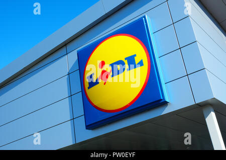 Vue extérieure d'un Lidl signe, Irlande - John Gollop Banque D'Images