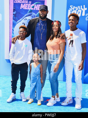 Lebron James et sa famille - épouse et enfants 065 assiste à la première de Warner Bros Pictures' 'Smallfoot au Regency Village Theatre le 22 septembre 2018 à Westwood, en Californie. Banque D'Images