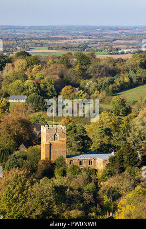 Vue sur village de Ilmington et St Mary's Church, dans le Warwickshire, Royaume-Uni Banque D'Images