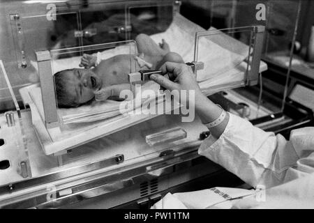 Archives années 90 : Donner naissance à l'hôpital Hôtel-Dieu, Lyon, France Banque D'Images