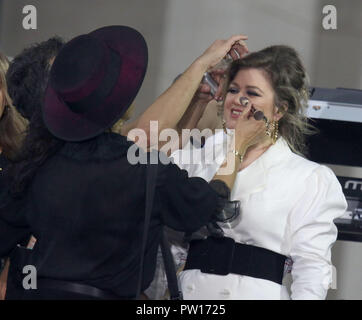 New York City, New York, USA. 11Th Oct, 2018. KELLY Clarkson assiste à NBC's "aujourd' show célèbre la "Journée internationale des Filles' qui s'est tenue du Rockefeller Plaza. Credit : Nancy/Kaszerman ZUMA Wire/Alamy Live News Banque D'Images