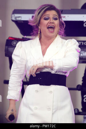 New York City, New York, USA. 11Th Oct, 2018. Singer Kelly Clarkson assiste à NBC's "aujourd' show célèbre la "Journée internationale des Filles' qui s'est tenue du Rockefeller Plaza. Credit : Nancy/Kaszerman ZUMA Wire/Alamy Live News Banque D'Images