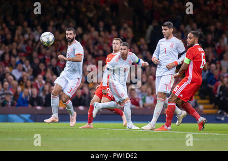 Cardiff - Pays de Galles - UK - 11 octobre 2018 match amical entre le Pays de Galle et l'Espagne au Stade National du Pays de Galles : l'Espagne Le Capitaine Sergio Ramos marque un but. Credit : Phil Rees/Alamy Live News Banque D'Images